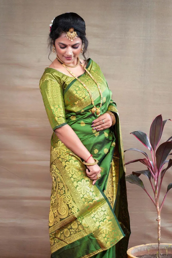 Green_Cotton_Silk_Woven_Banarasi_Saree_With_Unstitched_Blouse_For_Women