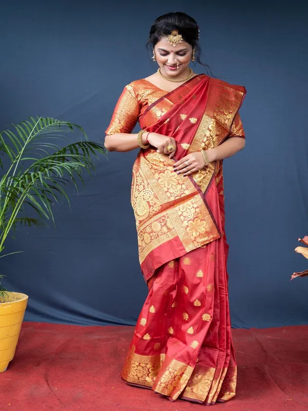 Red_Cotton_Silk_Woven_Banarasi_Saree_With_Unstitched_Blouse_For_Women