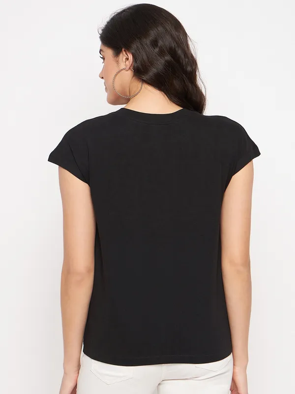 BRINNS_Round_Neck_Extended_Sleeves_T-shirt