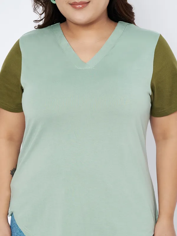 BRINNS_Women_V-Neck_T-shirt
