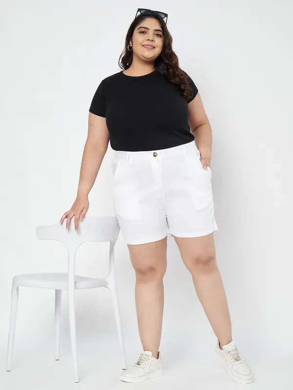 BRINNS_Women_Mid-Rise_Plus_Size_Shorts
