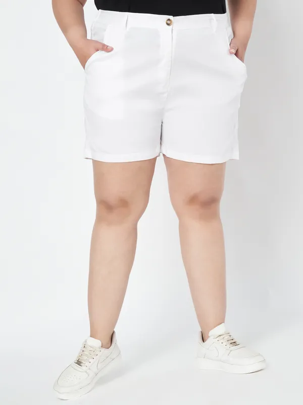 BRINNS_Women_Mid-Rise_Plus_Size_Shorts