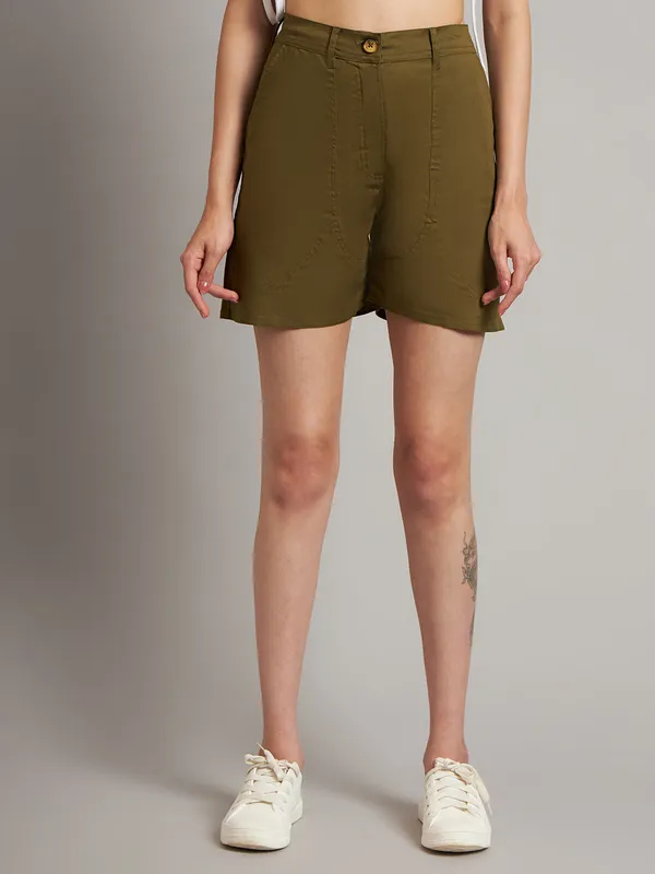 Mid-Rise_Regular_Fit_Shorts