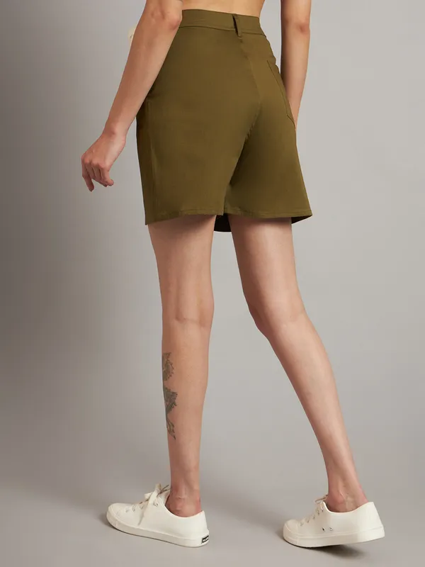 Mid-Rise_Regular_Fit_Shorts
