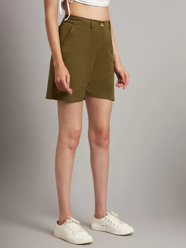 Mid-Rise_Regular_Fit_Shorts