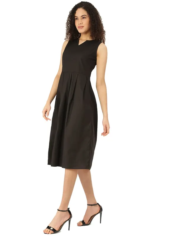 BRINNS_Black_Midi_Dress