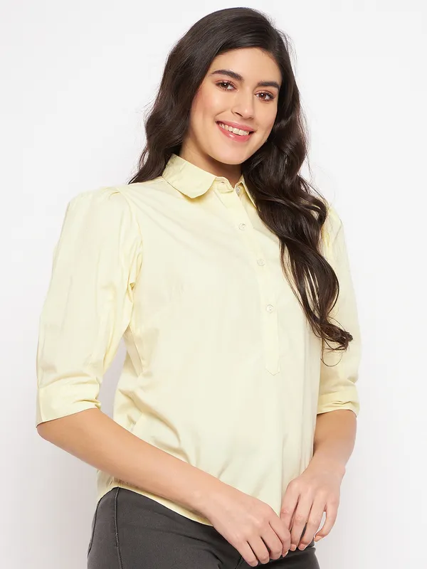 BRINNS_Solid_Opaque_Casual_Shirt_with_Puff_Sleeves_and_Curved_Hem_-_Fashionable_and_Comfortable_for_Women's_Everyday_Wear