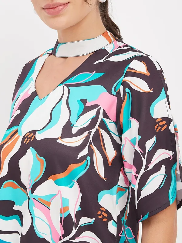 BRINNS_Printed_Choker_Neck_Top