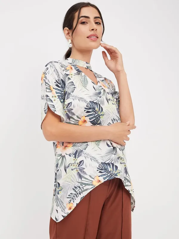 BRINNS_Printed_Choker_Neck_Top