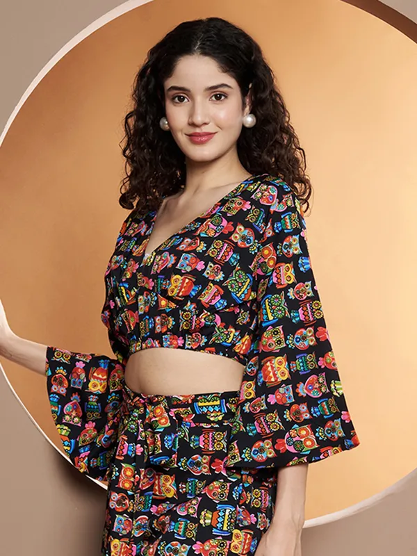 Printed_Bell_Sleeve_Fitted_Crop_Top