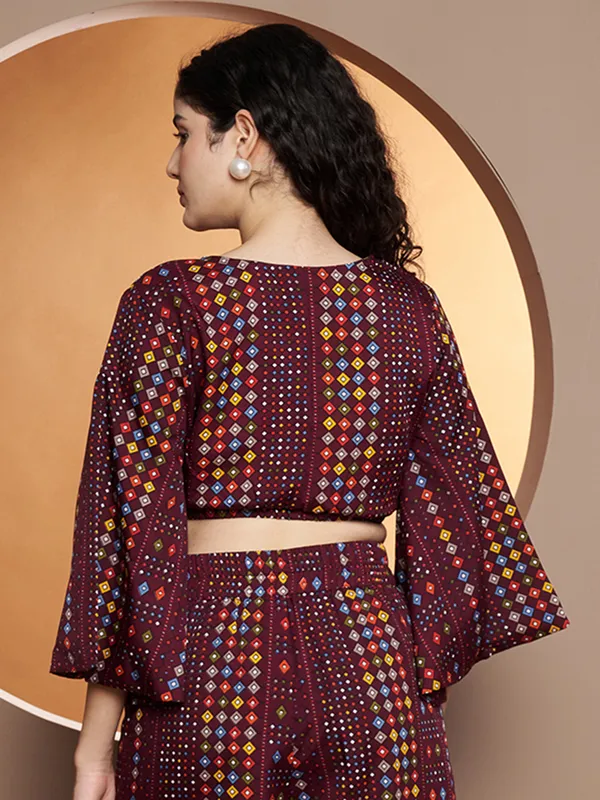 Printed_Bell_Sleeve_Fitted_Crop_Top
