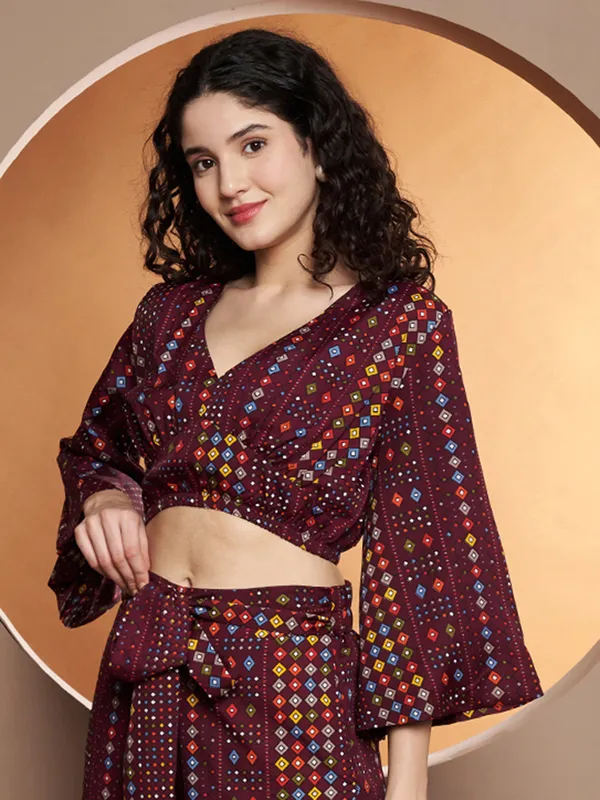 Printed_Bell_Sleeve_Fitted_Crop_Top