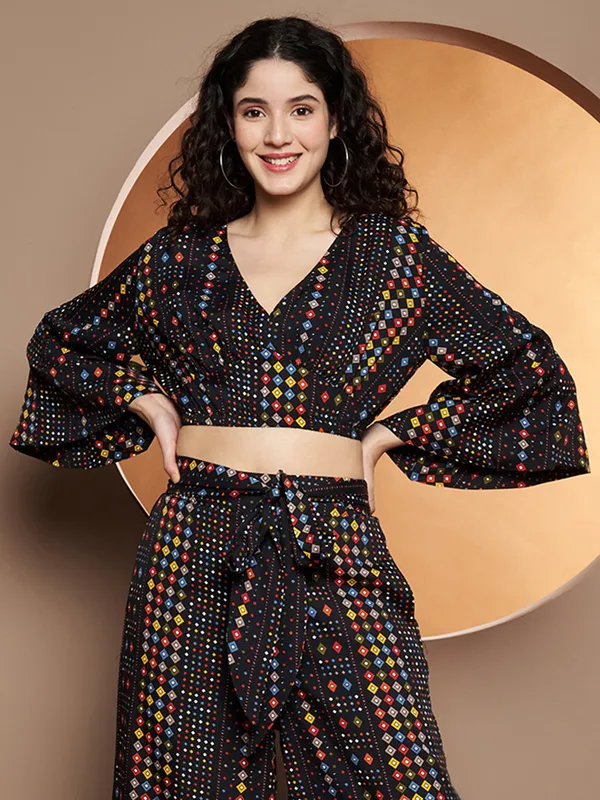 Printed_Bell_Sleeve_Fitted_Crop_Top