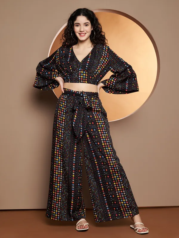 Printed_Bell_Sleeve_Fitted_Crop_Top