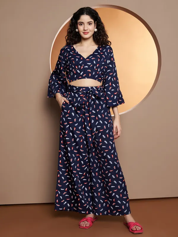 Printed_Bell_Sleeve_Fitted_Crop_Top