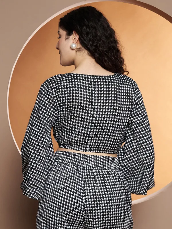 Printed_Bell_Sleeve_Fitted_Crop_Top