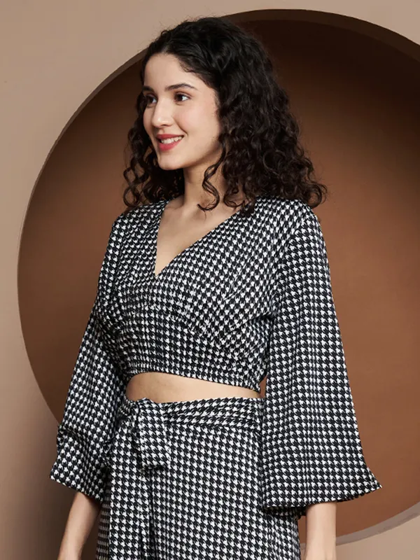 Printed_Bell_Sleeve_Fitted_Crop_Top