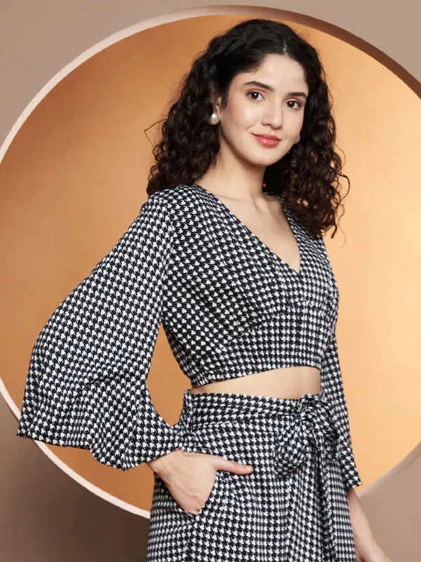 Printed_Bell_Sleeve_Fitted_Crop_Top