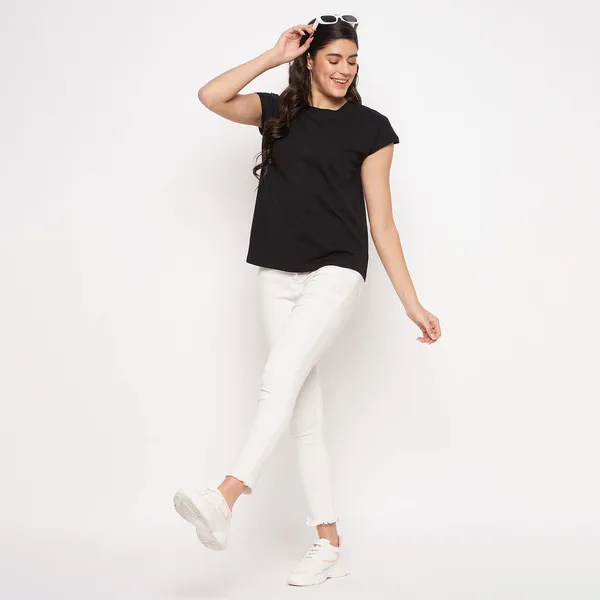 Classic_Round_Neck_Raglan_Sleeves_T-Shirt_in_Solid_Colors,_Regular_Length_and_Comfortable_Fit