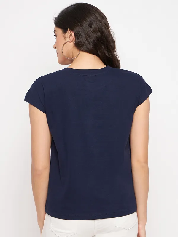 Round_Neck_Extended_Sleeves_T-shirt