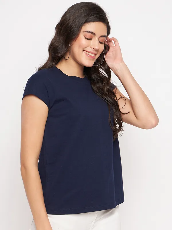 Round_Neck_Extended_Sleeves_T-shirt