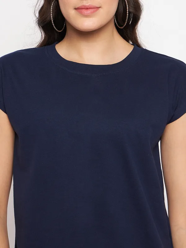 Round_Neck_Extended_Sleeves_T-shirt