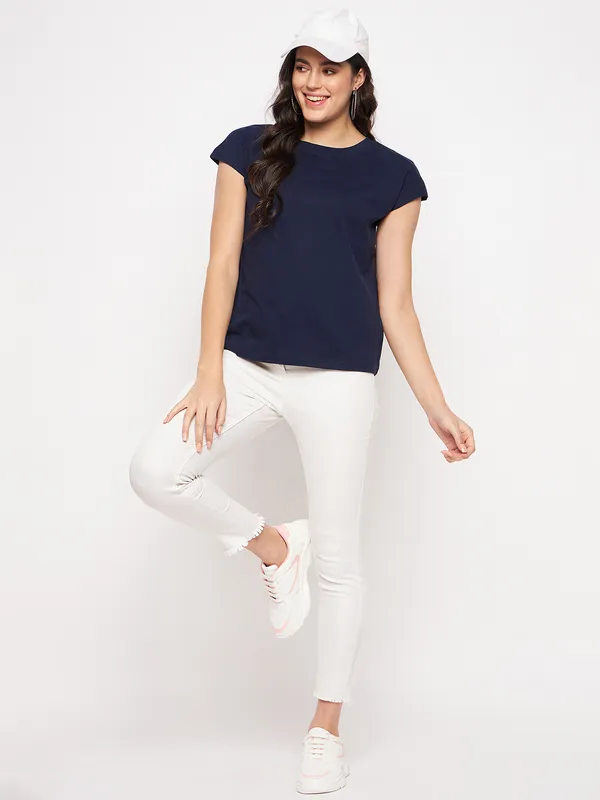 Round_Neck_Extended_Sleeves_T-shirt