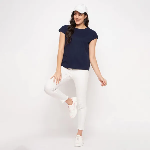 Classic_Round_Neck_Raglan_Sleeves_T-Shirt_in_Solid_Colors,_Regular_Length_and_Comfortable_Fit