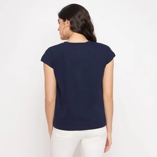 Classic_Round_Neck_Raglan_Sleeves_T-Shirt_in_Solid_Colors,_Regular_Length_and_Comfortable_Fit