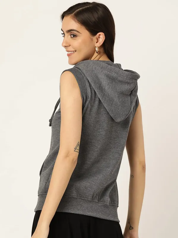 Hooded_Sleeveless_Sweat-shirt