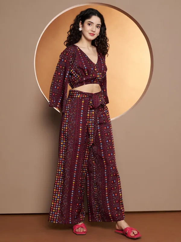BRINNS_Printed_V-Neck_Top_With_Palazzo