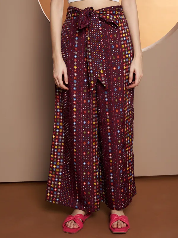 BRINNS_Printed_V-Neck_Top_With_Palazzo