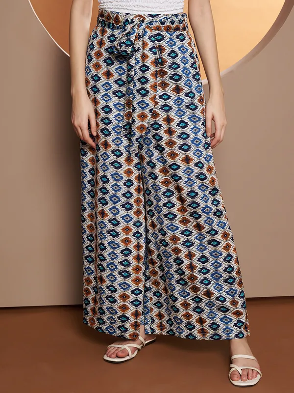 BRINNS_Printed_V-Neck_Top_With_Palazzo