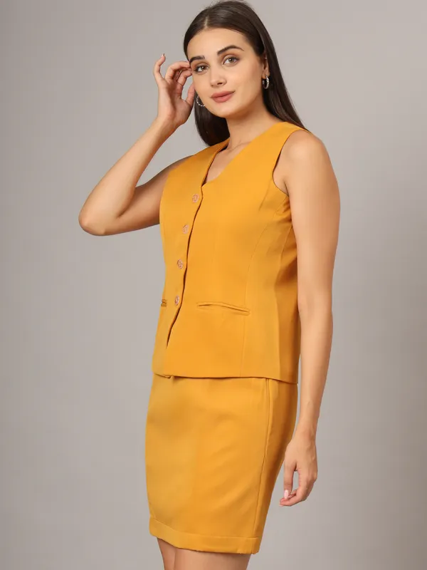 V-Neck_Waistcoat_With_Skirt