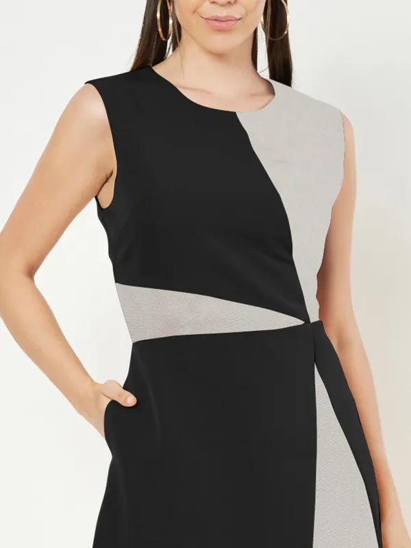 BRINNS_Women_Colourblocked_A-Line_Dress
