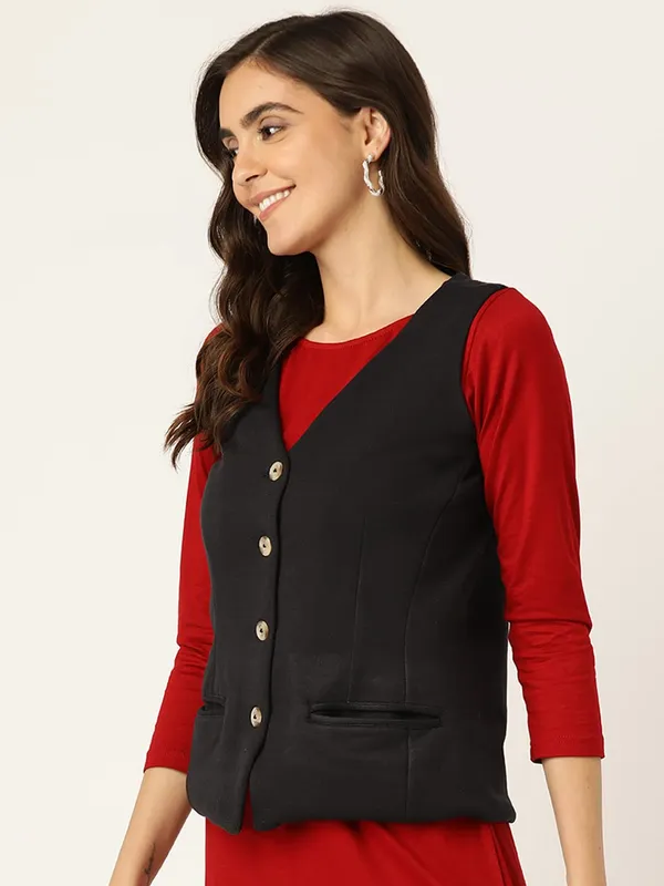 BRINNS_Women_Solid_Sleeveless_Tailored_Jacket
