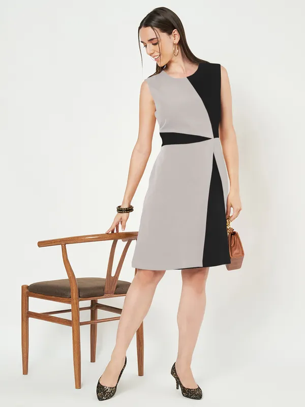 BRINNS_Women_Colourblocked_A-Line_Dress