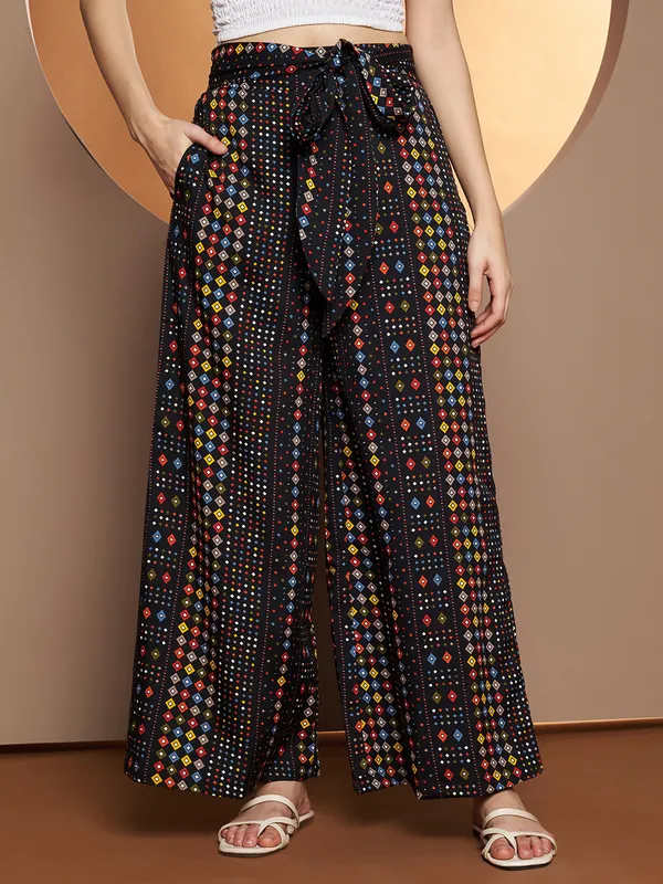 BRINNS_Printed_V-Neck_Top_With_Palazzo