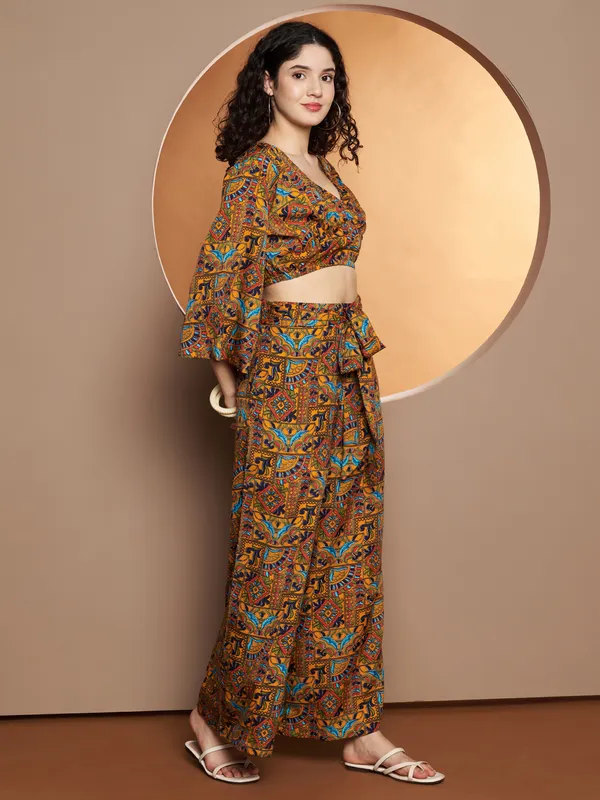 BRINNS_Printed_V-Neck_Top_With_Palazzo