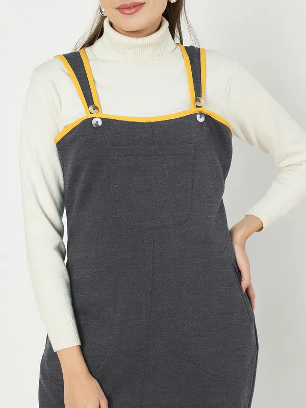 Shoulder_Straps_Dungarees