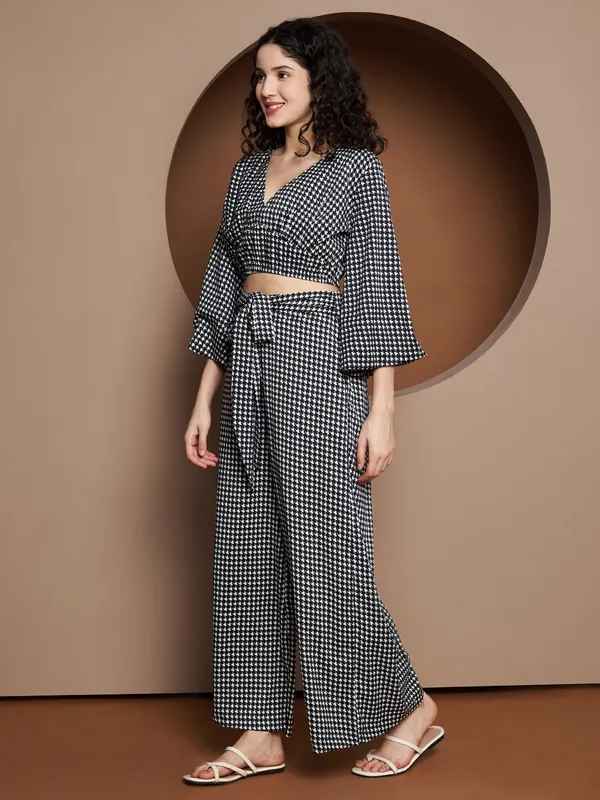 BRINNS_Printed_V-Neck_Top_With_Palazzo