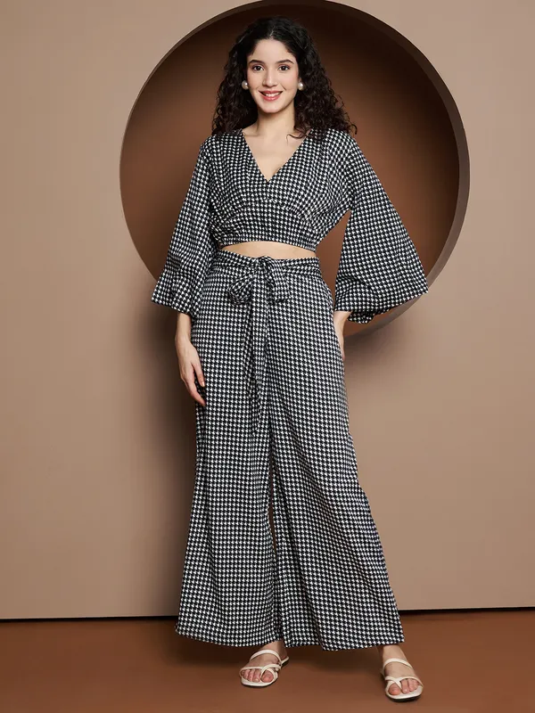 BRINNS_Printed_V-Neck_Top_With_Palazzo
