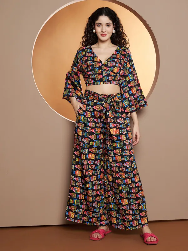 BRINNS_Printed_V-Neck_Top_With_Palazzo