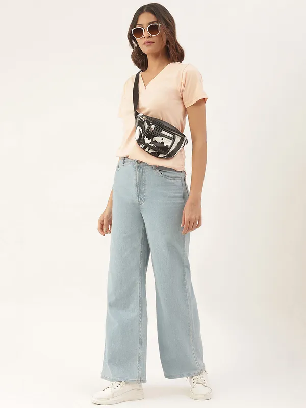 V-Neck_T-shirt