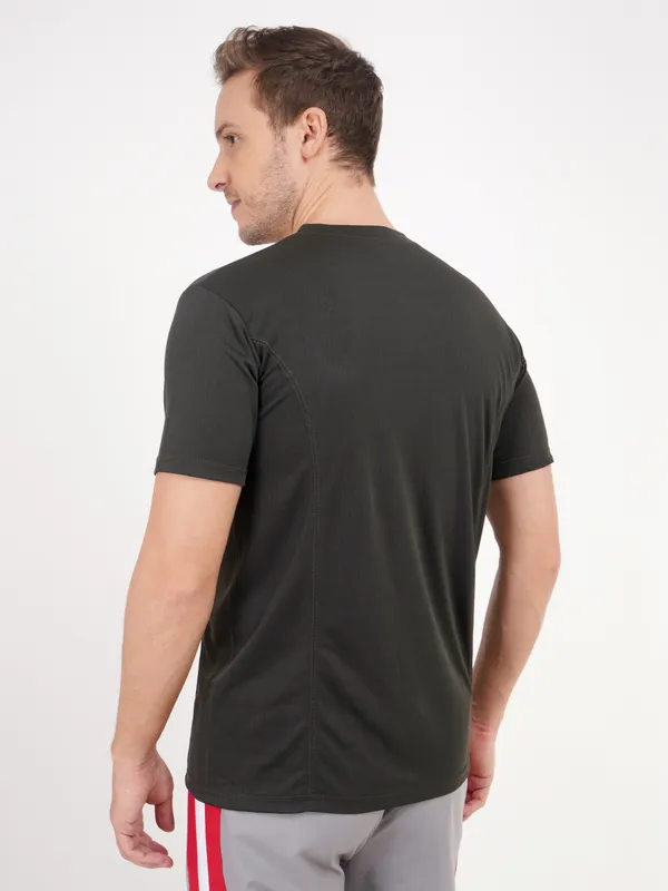 Black_Crew_Neck_Sports_T_Shirt_with_Deer_Logo_For_Men