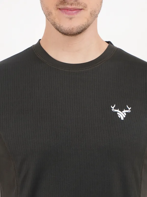 Black_Crew_Neck_Sports_T_Shirt_with_Deer_Logo_For_Men