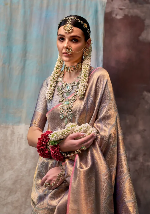 Elegant_Gold_Handloom_Weaving_Silk_Saree_–_Premium_Traditional_Collection