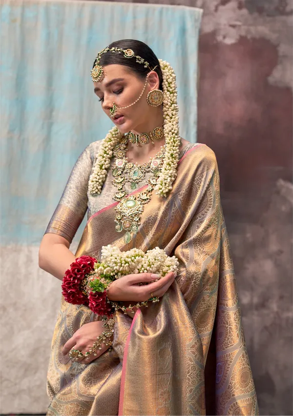 Elegant_Gold_Handloom_Weaving_Silk_Saree_–_Premium_Traditional_Collection