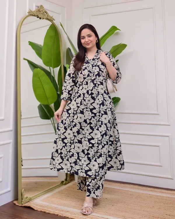 Black_&_Skin_Cotton_Blend_V_Neck_Calf_Length_Floral_Print_Kurti_&_Pyjama_For_Women