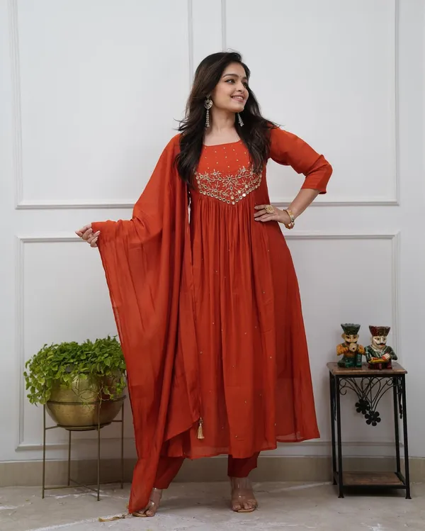 Classy__kurti,_pan,t_duppata__set_with_embroidery_work